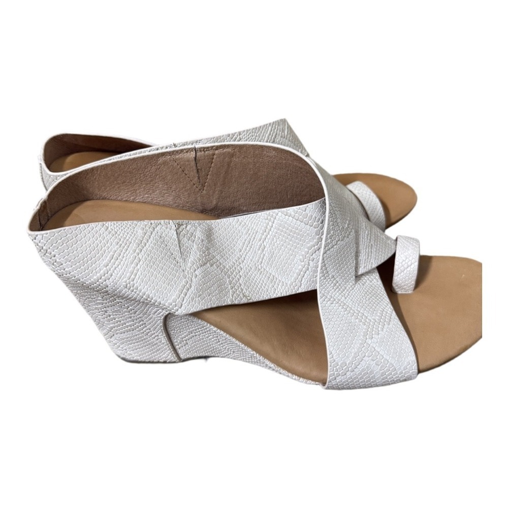 Gentle Souls by Kenneth Cole White Snake Print Leather Wedge Sandals Size 10 - Picture 4 of 7